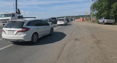 На подъезде к аэропорту Владивостока временно открыли одну полосу движения