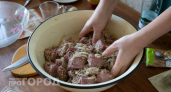 Секрет нежнейшего шашлыка раскрыт: добавьте щепотку этого средства и мясо станет мягким как сливочное масло