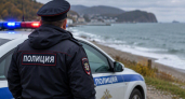 Полиция проверяет конфликт на пляже Патрокла после сообщений о толчке девушки