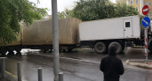 Во Владивостоке фура столкнулась с тепловозом на переезде в районе Луговой