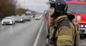 Во Владивостоке после ДТП на дорогу разлилось топливо, угрозу возгорания быстро устранили