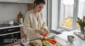 Перестала скупать сладости в офисе: делюсь списком сытных перекусов, которые реально убирают тягу к еде