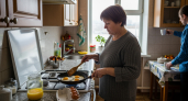 Больше не использую масло или сало для яичницы: этот простой кулинарный трюк делает завтрак вкуснее в разы