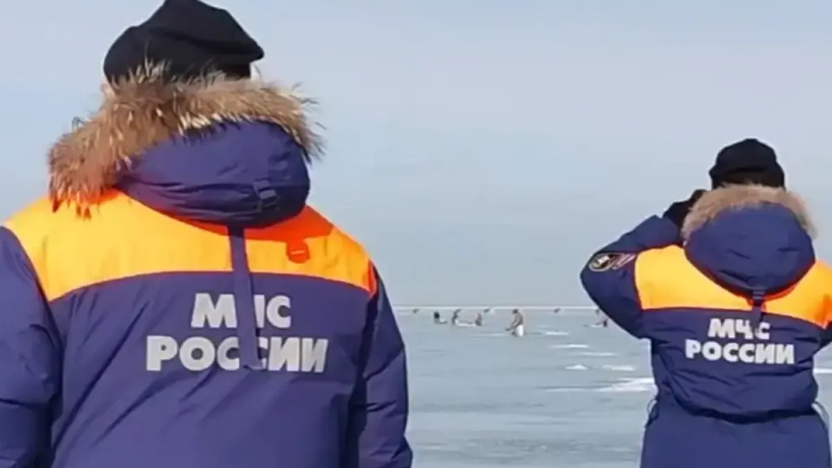 300 рыбаков получили предупреждение: лед в Приморье стал смертельно опасным