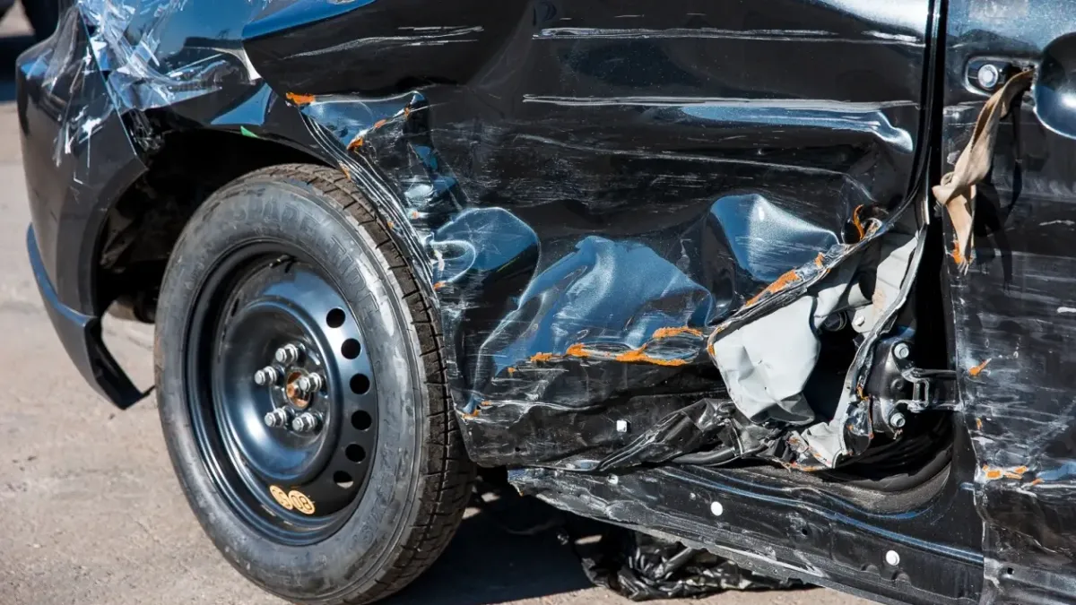 Смертельное столкновение на большой скорости: машину выбросило в кювет под Фокино