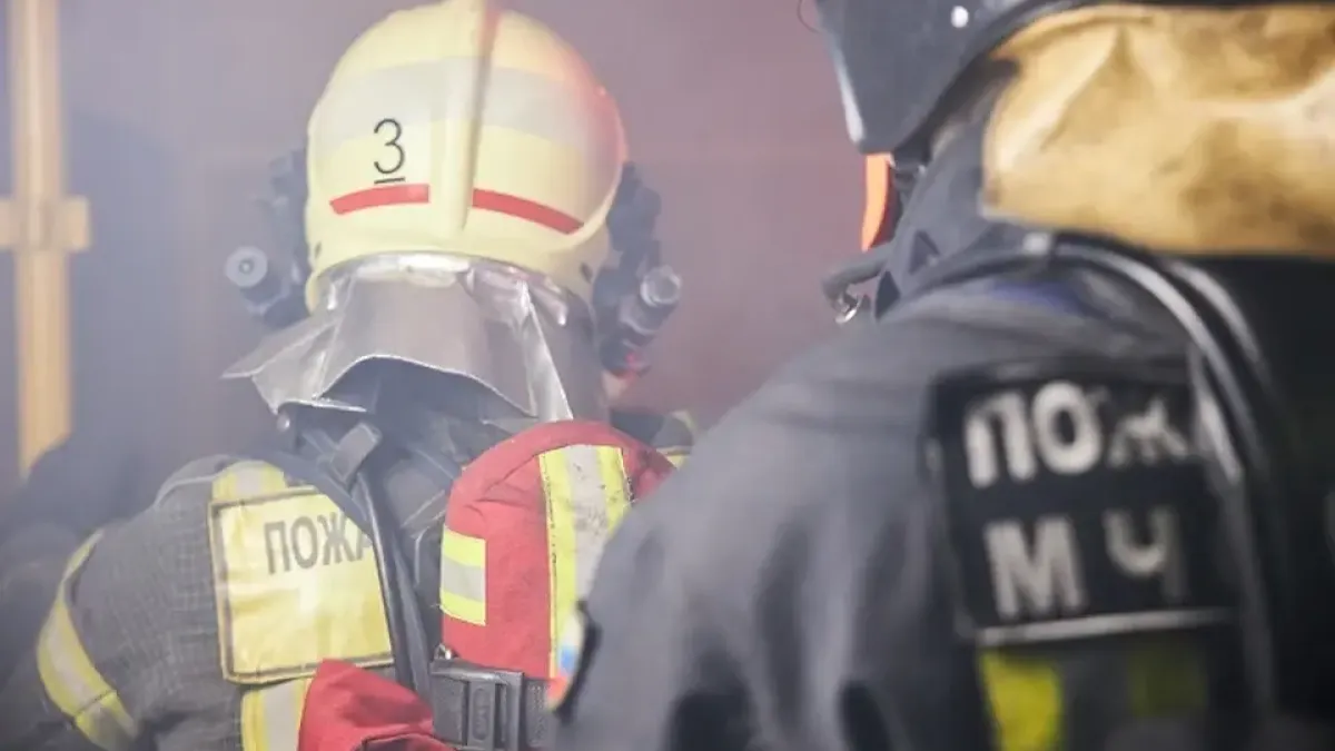 Грузовик превратился в полыхающий факел посреди дороги в Находке