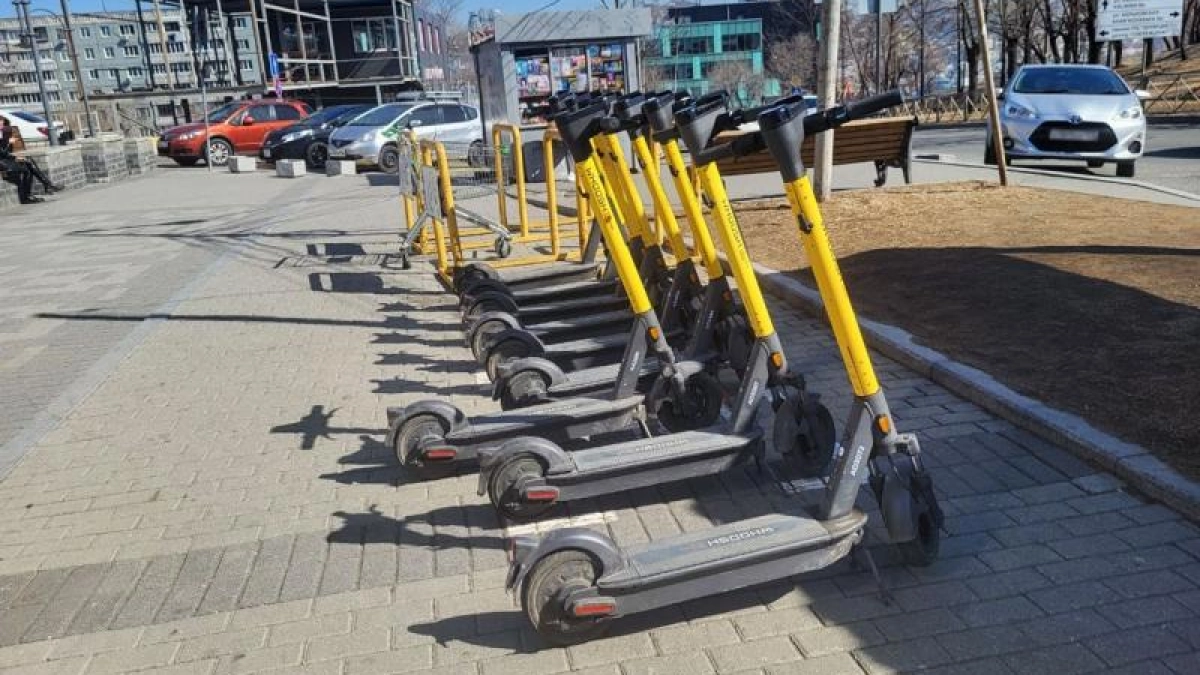 Приморские депутаты требуют штрафы для самокатчиков после роста травм в ДТП