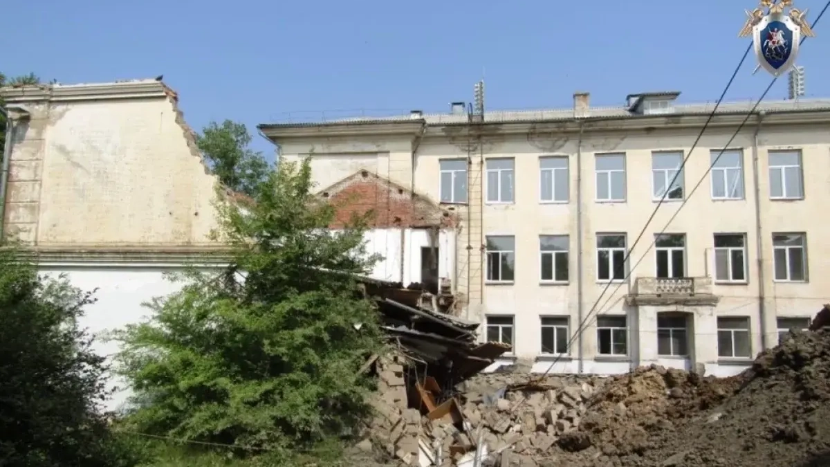 Директора подрядчика обвинили в обрушении школы на 26 млн рублей