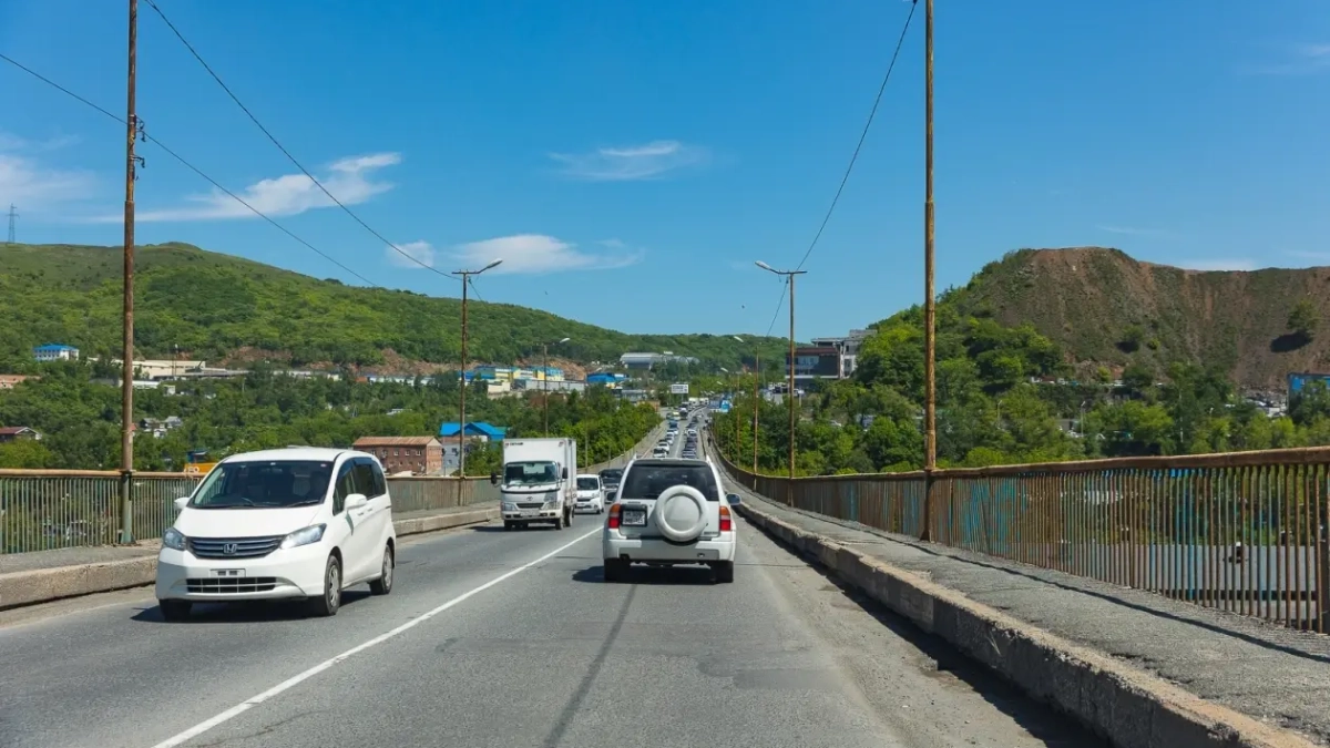 Рудневский мост во Владивостоке починили ночью после «лапшичного ремонта»