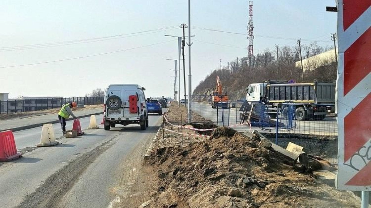 На острове Русский перекрыли проспект ради замены теплосетей