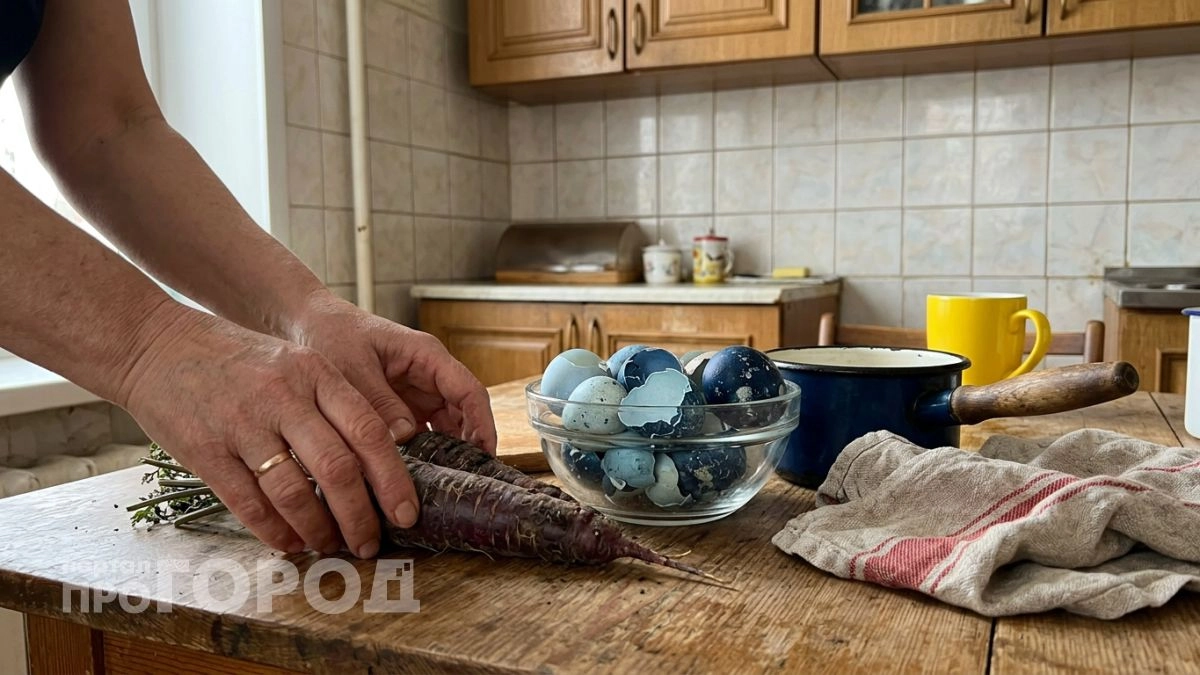 Один овощ из холодильника — и яйца на Пасху выглядят дороже любой химии