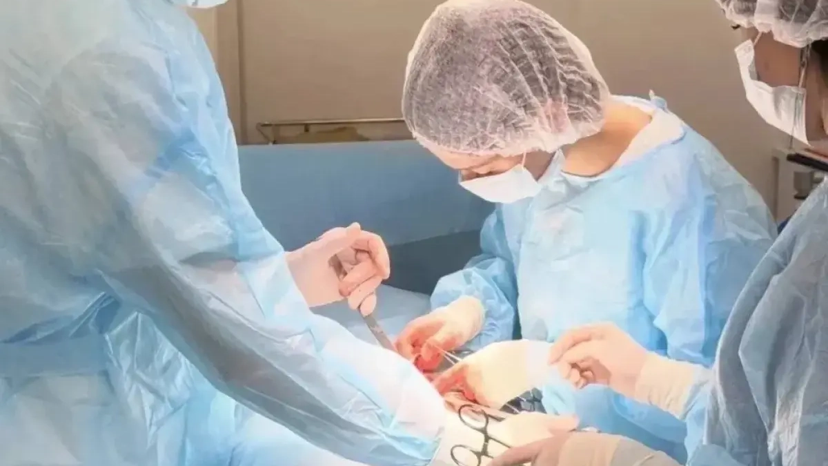 Во Владивостоке хирурги спасли женщину после разрыва миомы размером 20×30 см