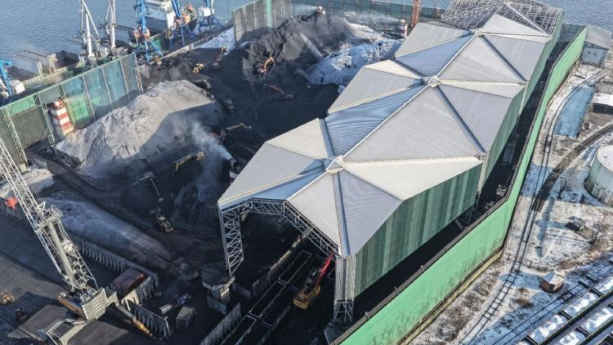 На угольном терминале в Находке возводят навес размером с футбольное поле