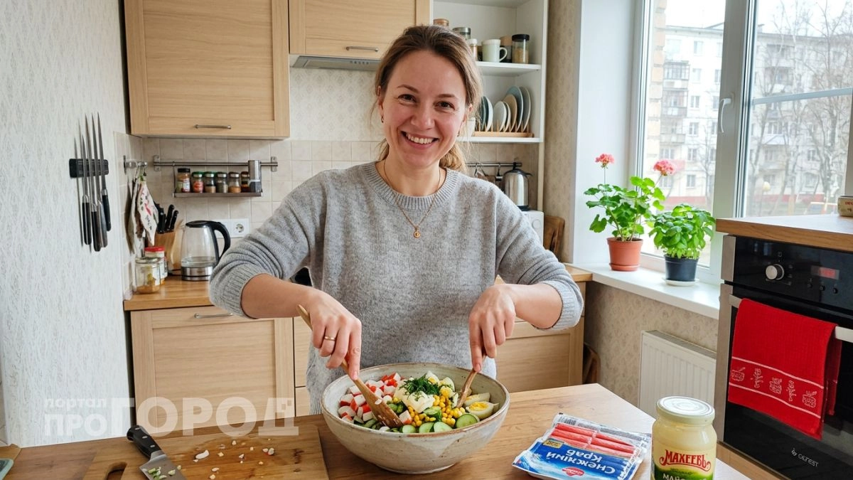 Беру три продукта из холодильника и через пару минут на столе роскошный салат — варить вообще ничего не надо