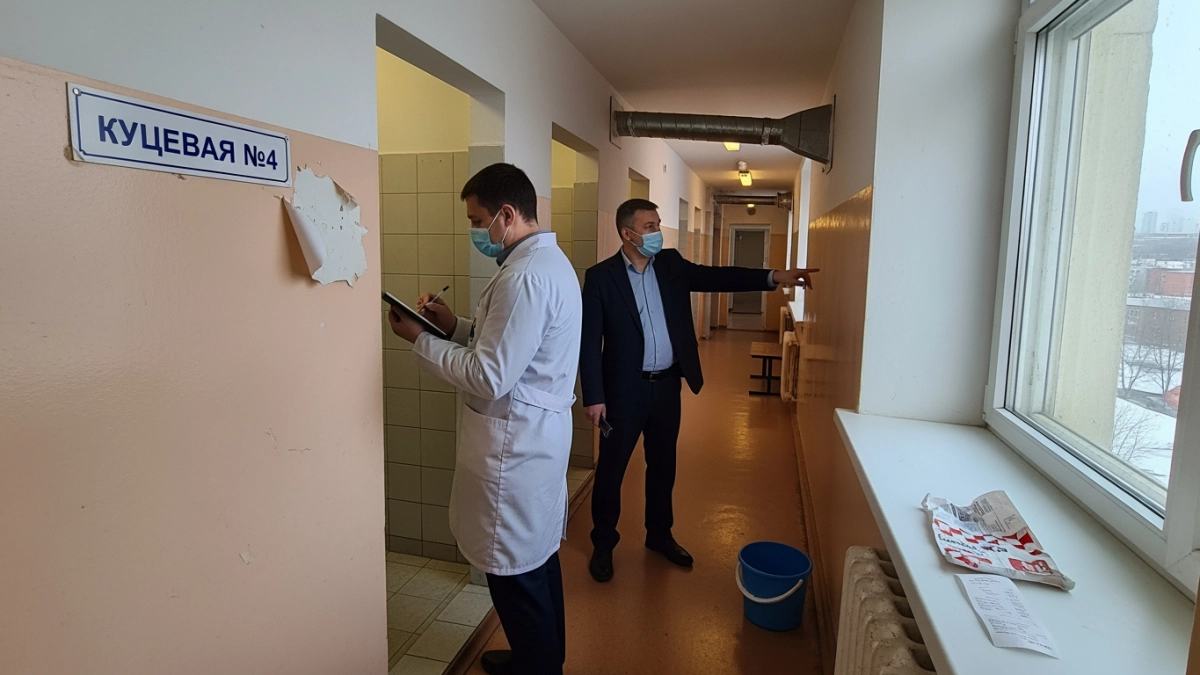 Плесень, тараканы и крысы: прокуратура проверит общежитие колледжа Владивостока