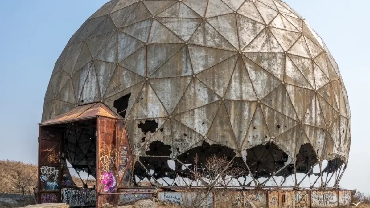 Владивостокцы массово идут прощаться с куполом ПВО на Монастырской сопке перед сносом