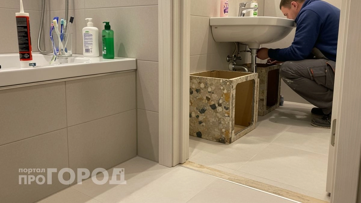 Забудьте про короба из гипсокартона: немцы прячут трубы в санузле гораздо проще и без лишнего мусора в доме