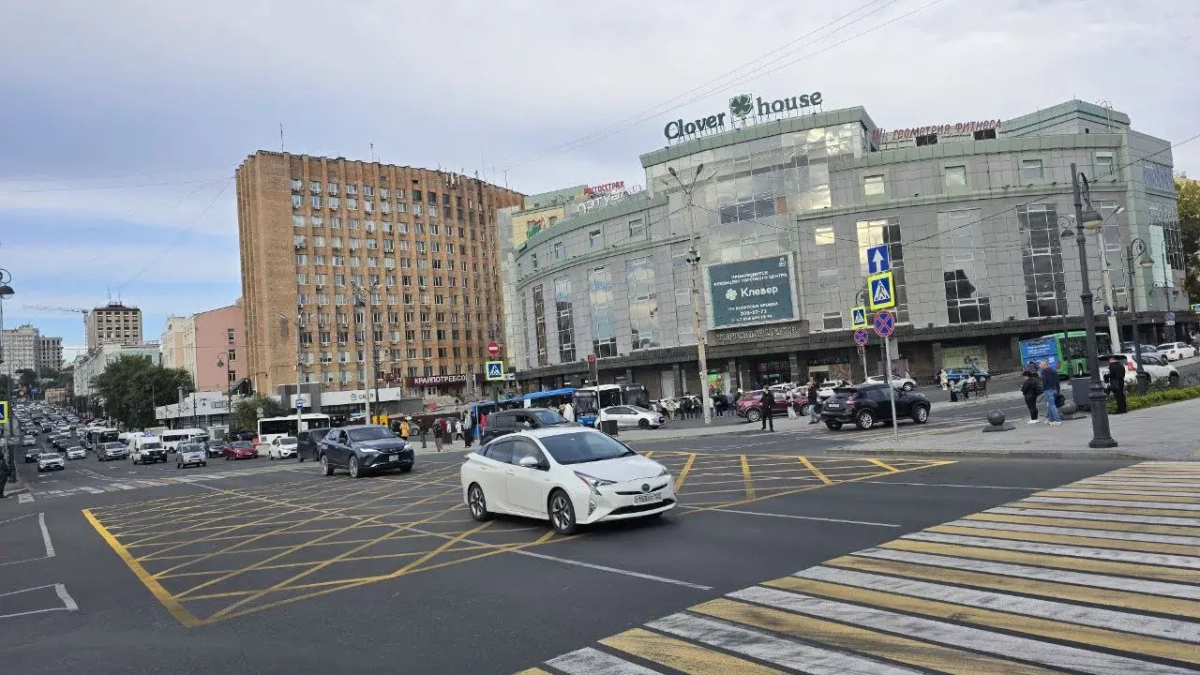 72 нарушения за месяц: малый бизнес Владивостока не успел русифицировать вывески