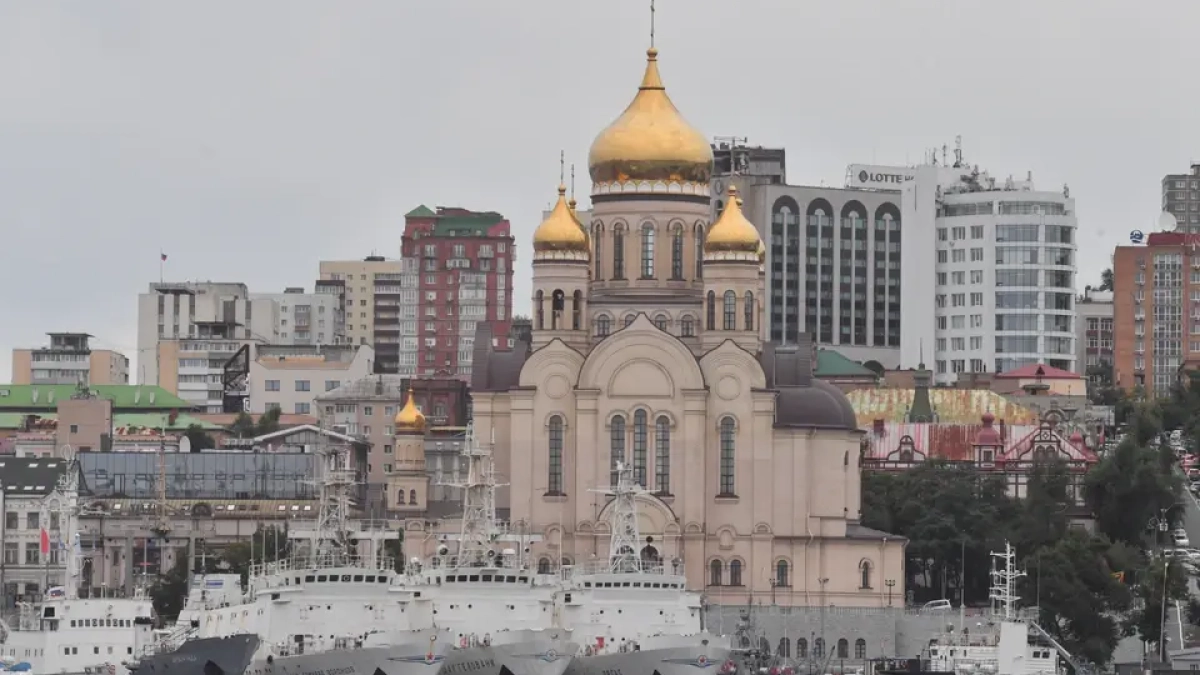 Циклон, пожар и 10 000 км: утро в Приморье началось с событий