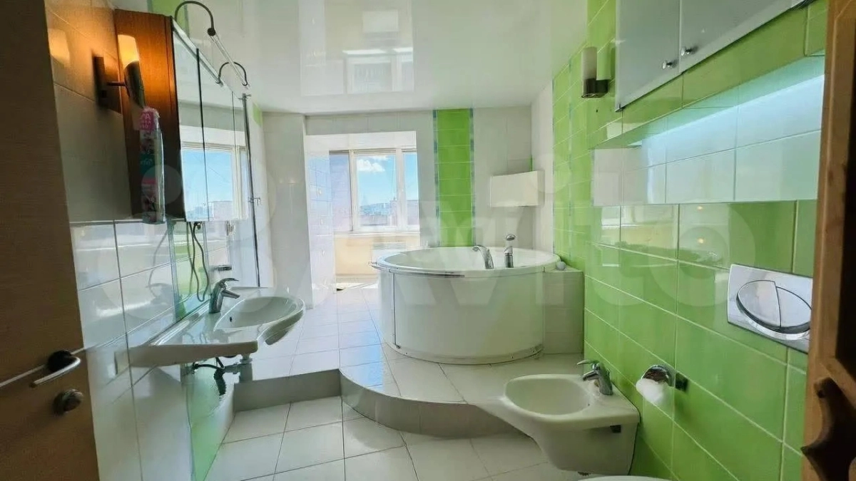 Сауна прямо в квартире и шикарный вид даже из ванной: самую дорогую квартиру сдают во Владивостоке за 210 тысяч в месяц