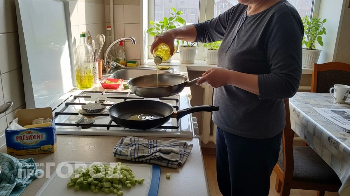 Хватит губить антипригарное покрытие: узнайте единственное правило добавления масла для идеальной жарки