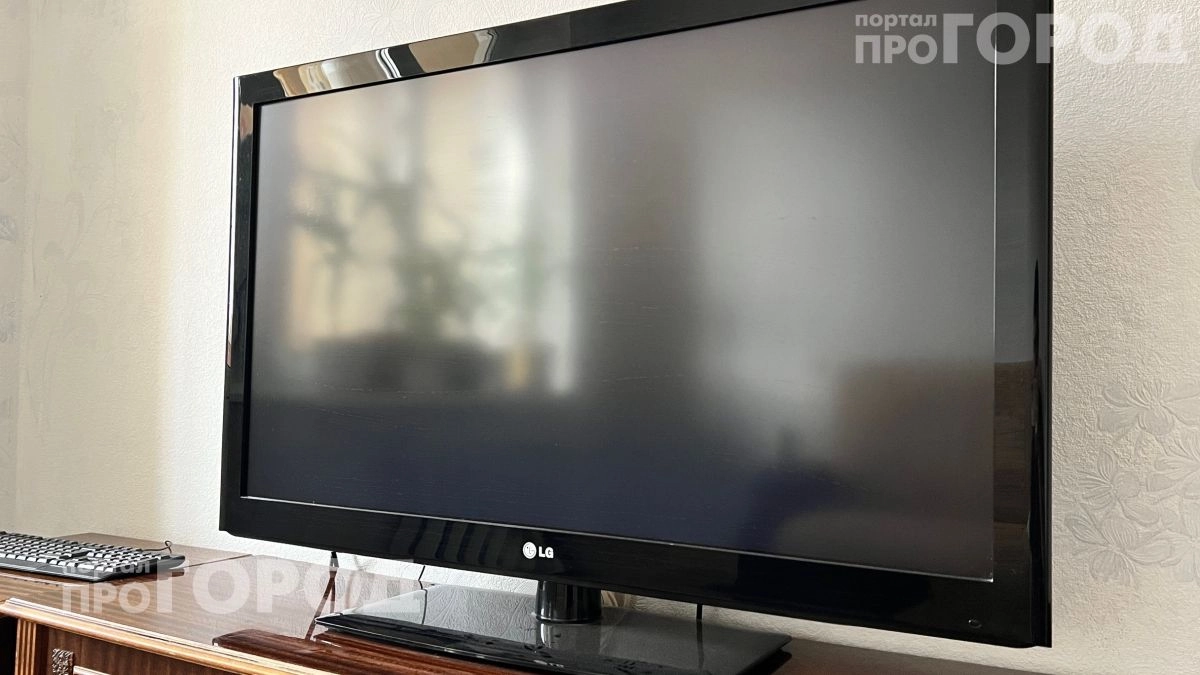 Ваш телевизор покроется пятнами: перестаньте делать эти 5 вещей при чистке экрана, чтобы сохранить яркость матрицы