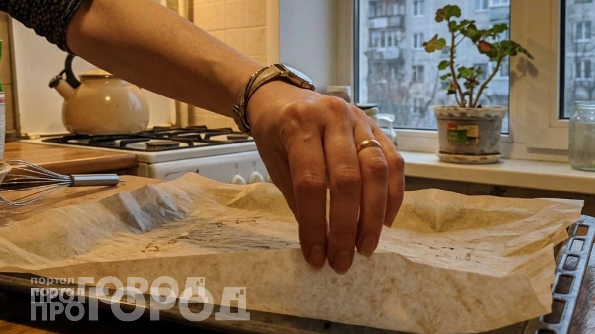 Перестаньте гадать с пергаментом: есть простой способ понять какой стороной укладывать лист на противень