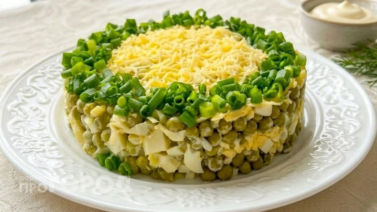 Минимум затрат и всего 4 простых продукта: как сделать ресторанный салат за считанные минуты у себя дома