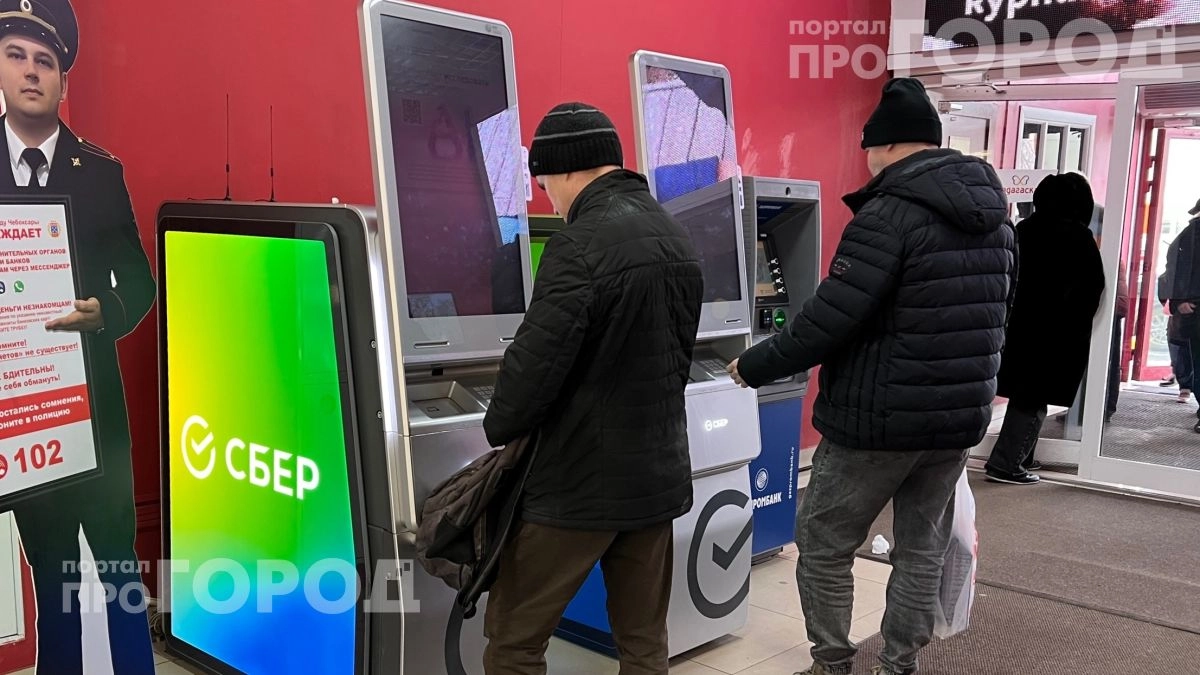 Деньги обесцениваются на обычных счетах: переведите сбережения на новые вклады пока банки держат высокие ставки