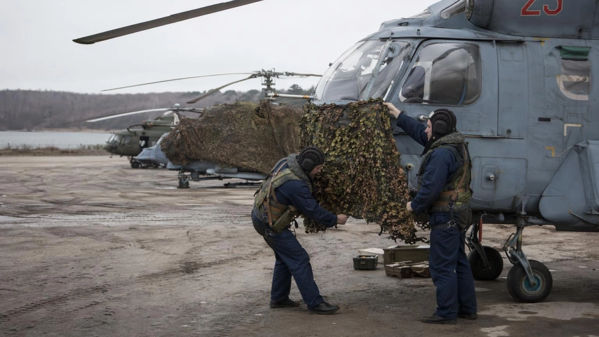 Вертолёты ТОФ отработали уход от ракетного удара и поиск подлодок в Японском море