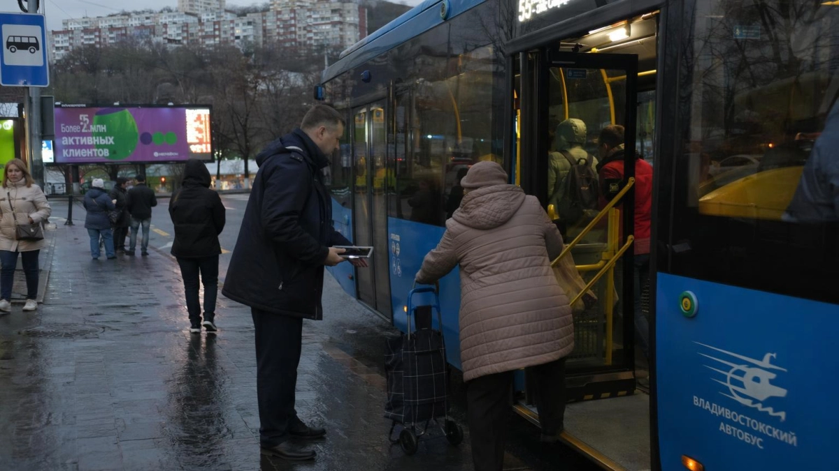 Кожемяко переводит 90% автобусов Приморья под контроль муниципалитетов