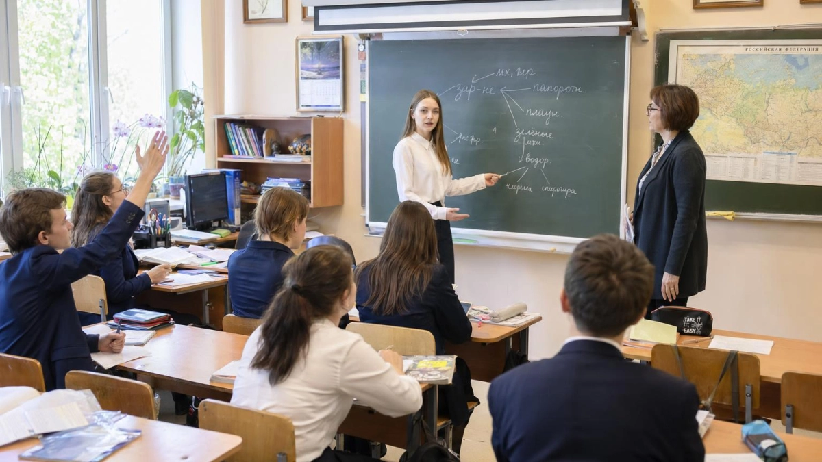 Владивосток откроет 63 целевых места для будущих учителей с повышенной стипендией