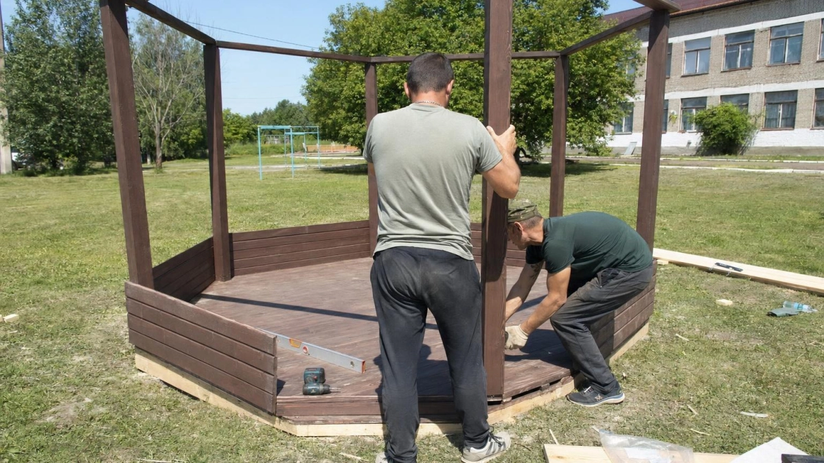 В Приморье за 1,1 млн рублей построят восьмигранную беседку для школьников