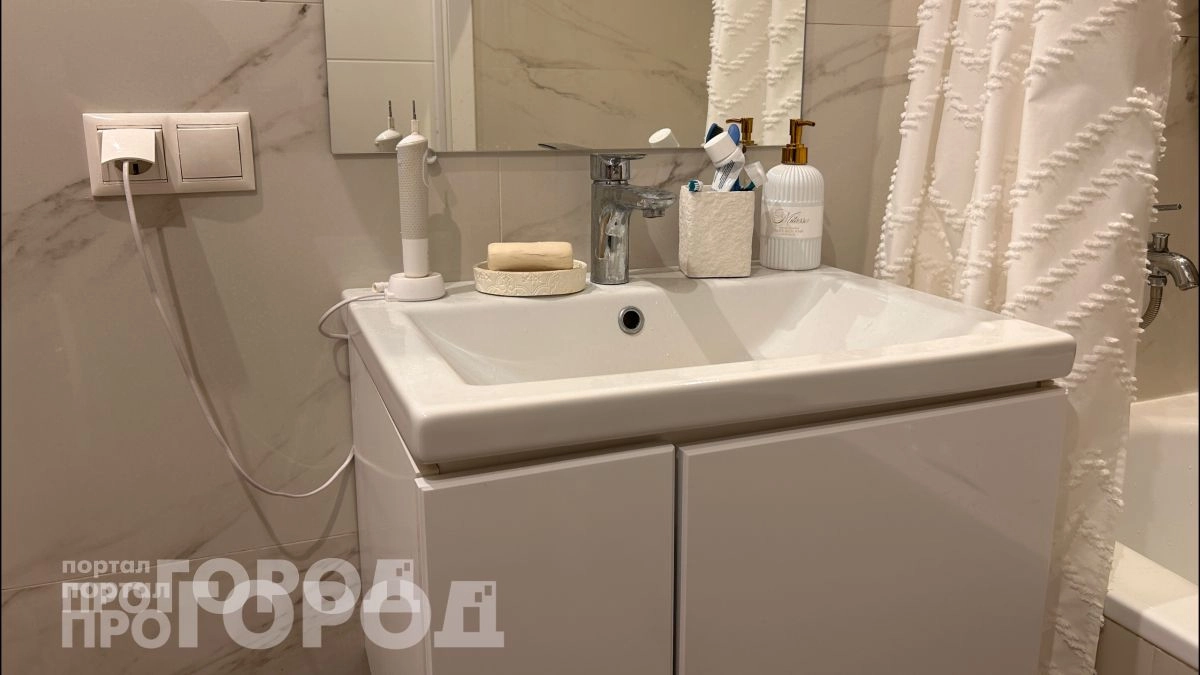 Забудьте про громоздкие тумбы в ванной: дизайнеры перешли на эти минималистичные решения в 2026 году