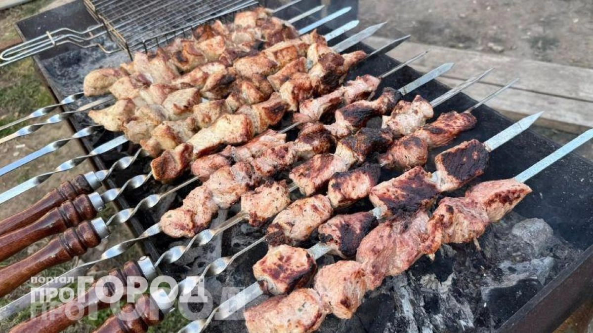 Хватит тратить деньги на дорогую шею: узнайте какой бюджетный отруб сделает ваш шашлык мягче и сочнее всех