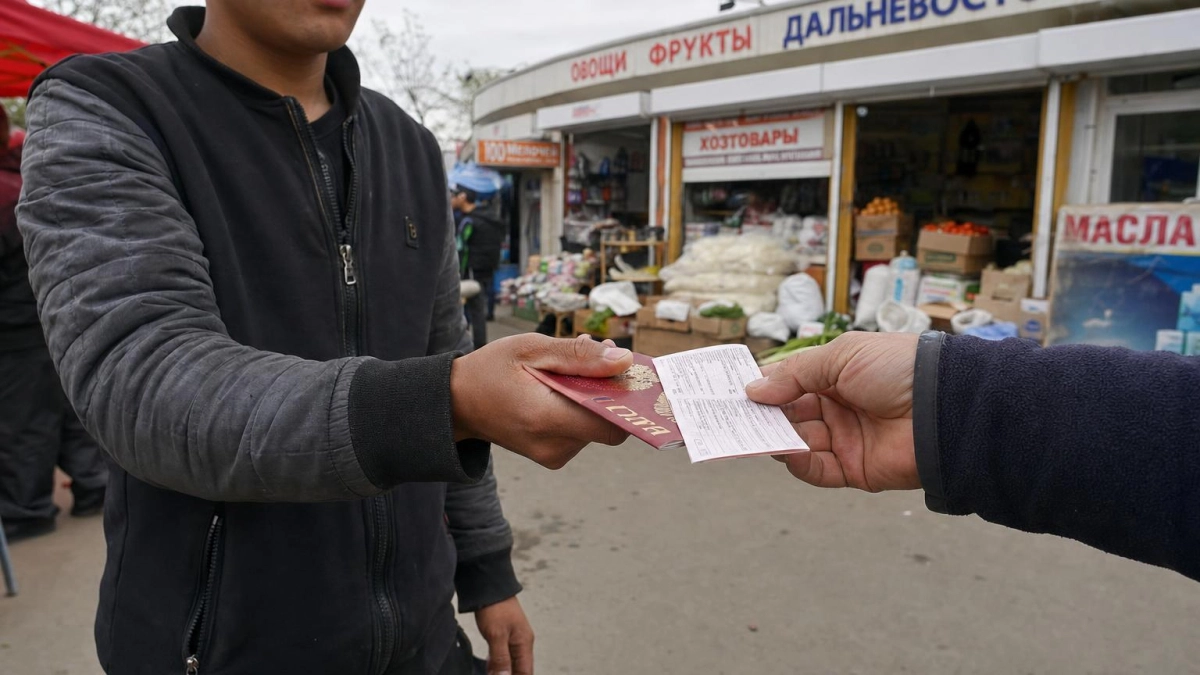Во Владивостоке судят организатора схемы с поддельными документами для мигрантов