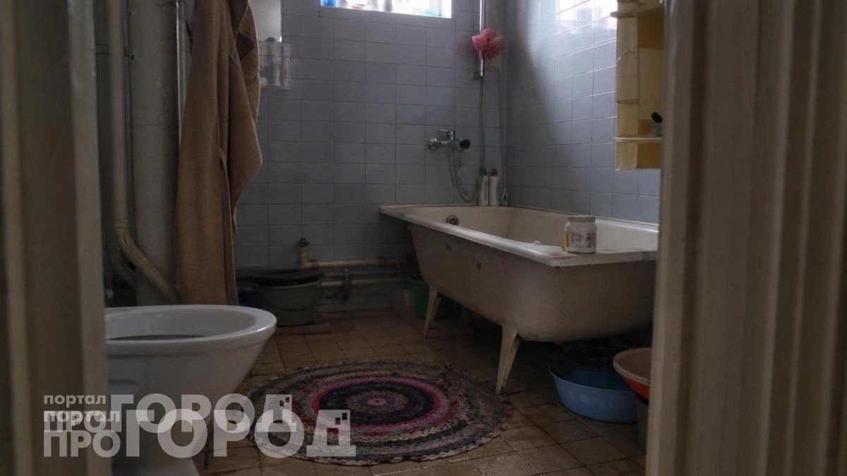 Старые футболки обретают вторую жизнь: плету из них стильные коврики без спиц и крючков всего за вечер