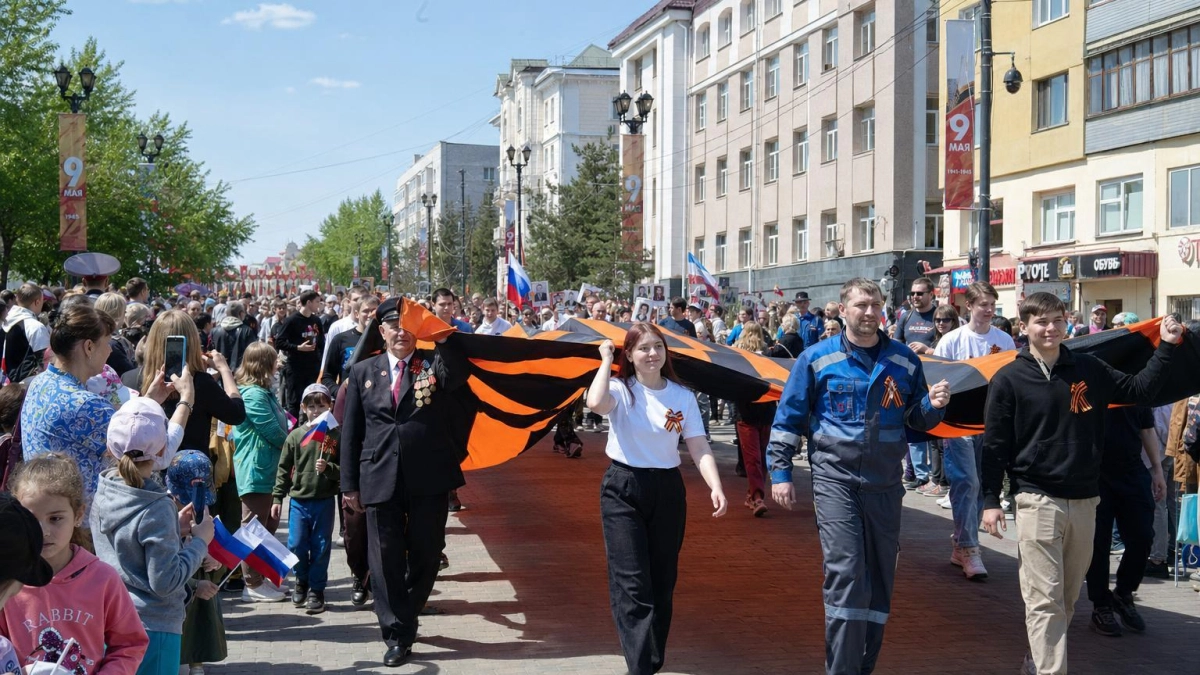 Георгиевская лента площадью 640 кв. м прошла по улицам Владивостока