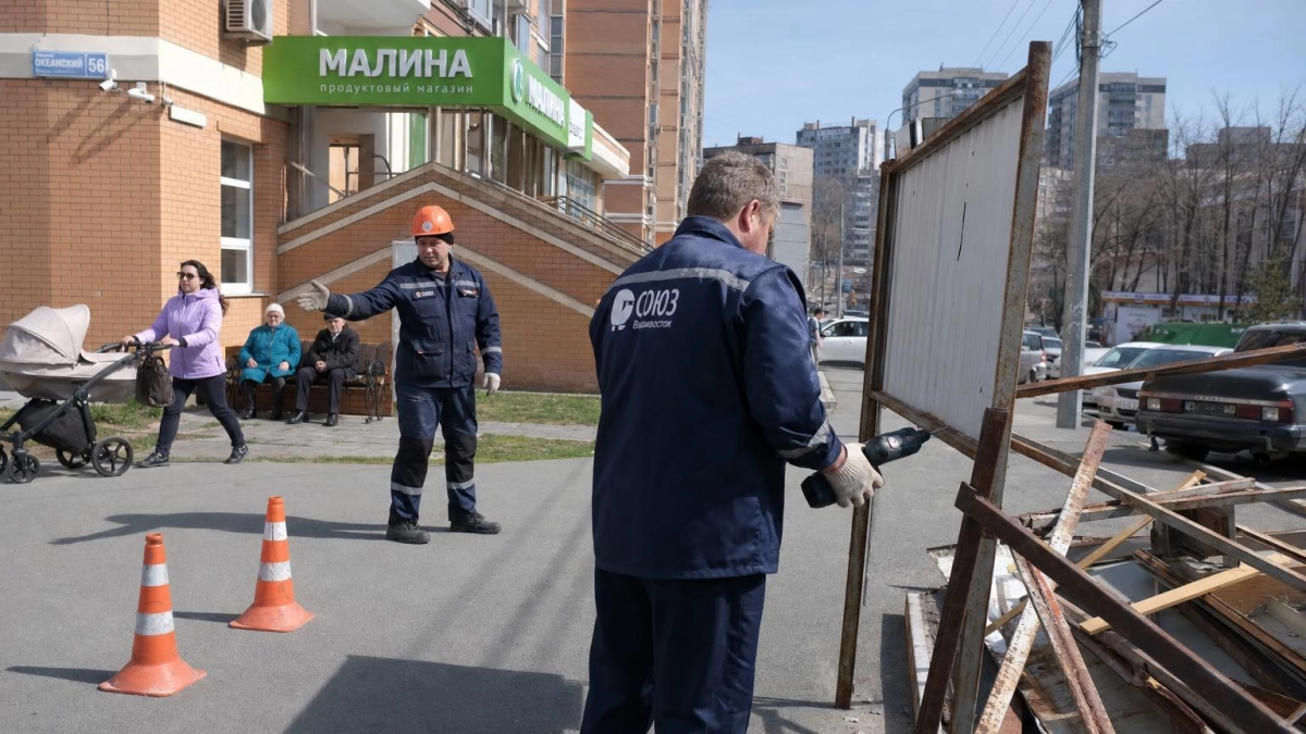 За апрель во Владивостоке снесли 140 гаражей, павильонов и рекламных конструкций