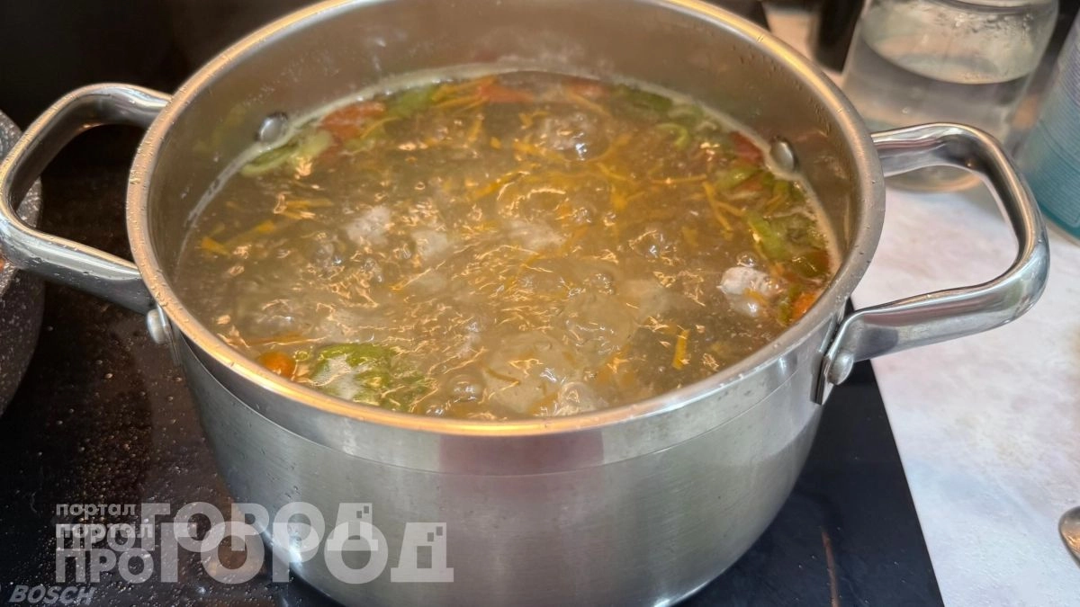 Забудьте про борщ и солянку: врачи назвали один суп, который реально защищает ваше сердце от болезней
