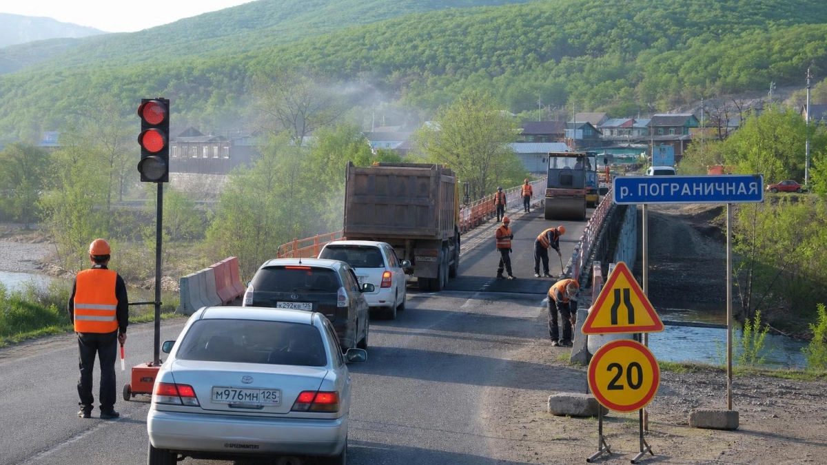 На трассе в Приморье ввели реверс из-за ремонта моста через Илистую