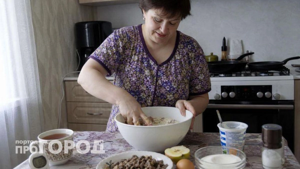 Хватит мучить печень долгим замачиванием: одна ложка этого доступного средства сделает котлеты нежнее суфле