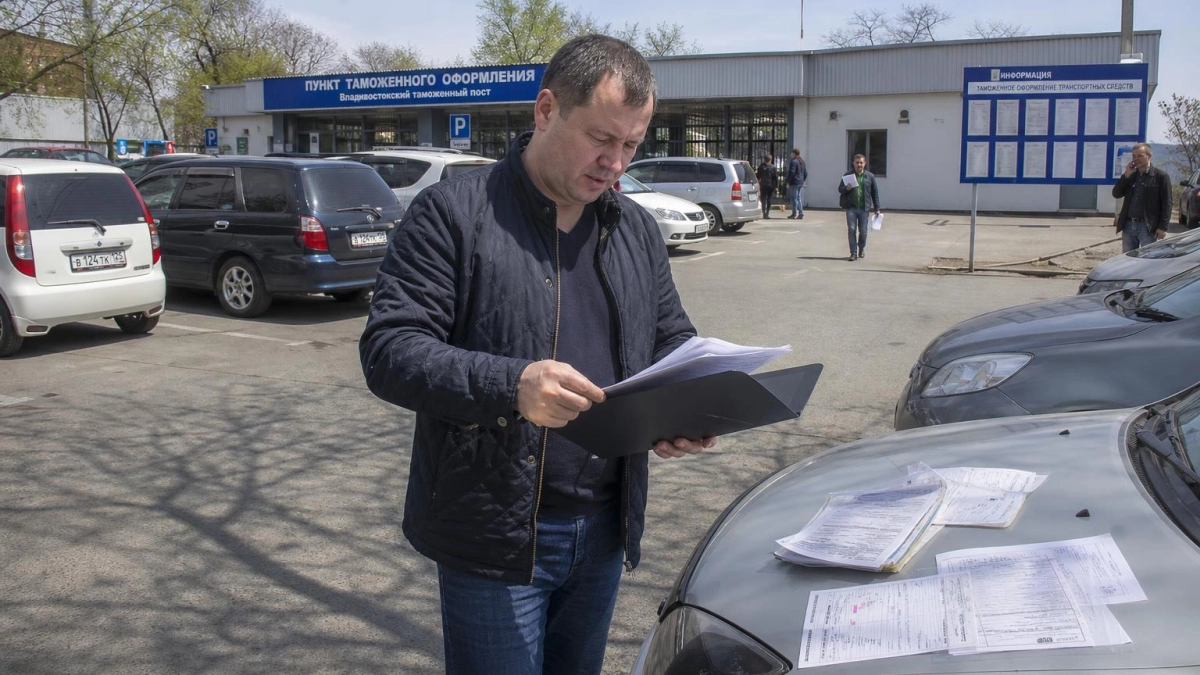 Суд взыскал 1,5 млн рублей с продавца трёх авто в Приморье за занижение утильсбора