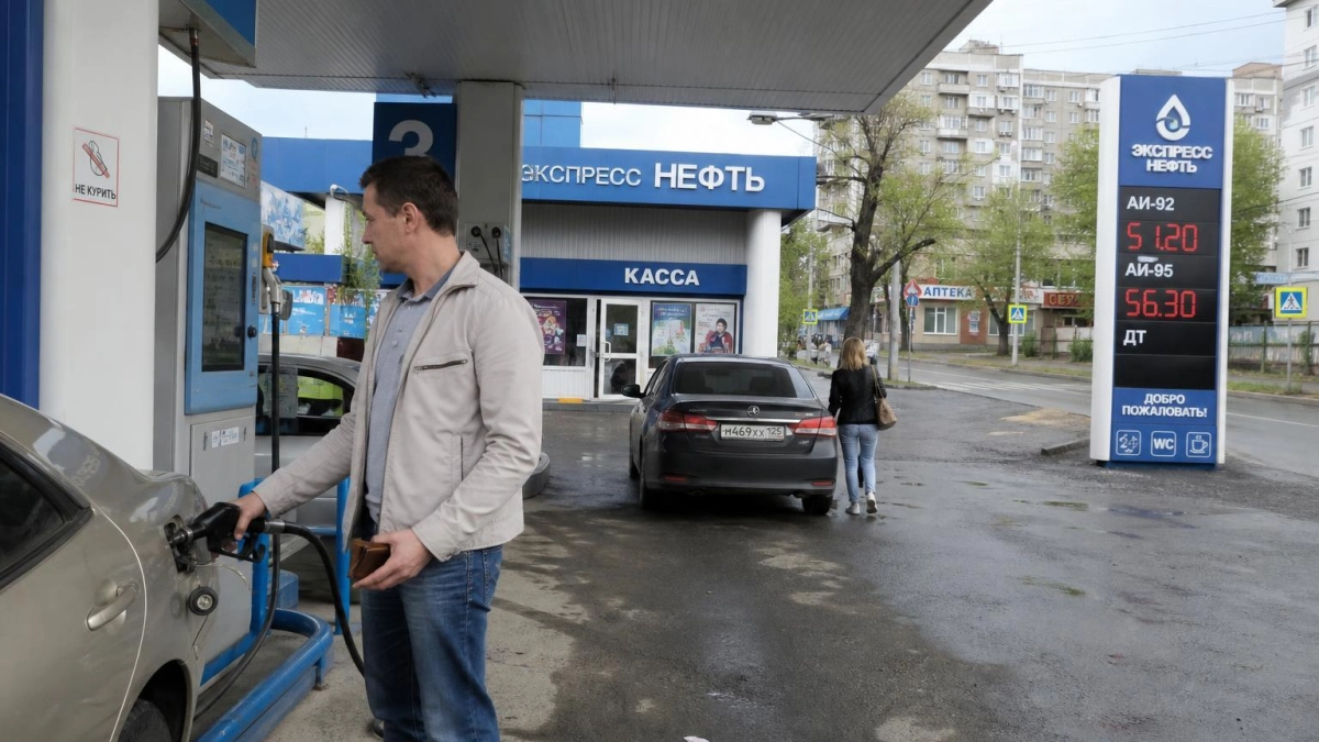 Бензин во Владивостоке подорожал второй раз за месяц — до 5 рублей за раз