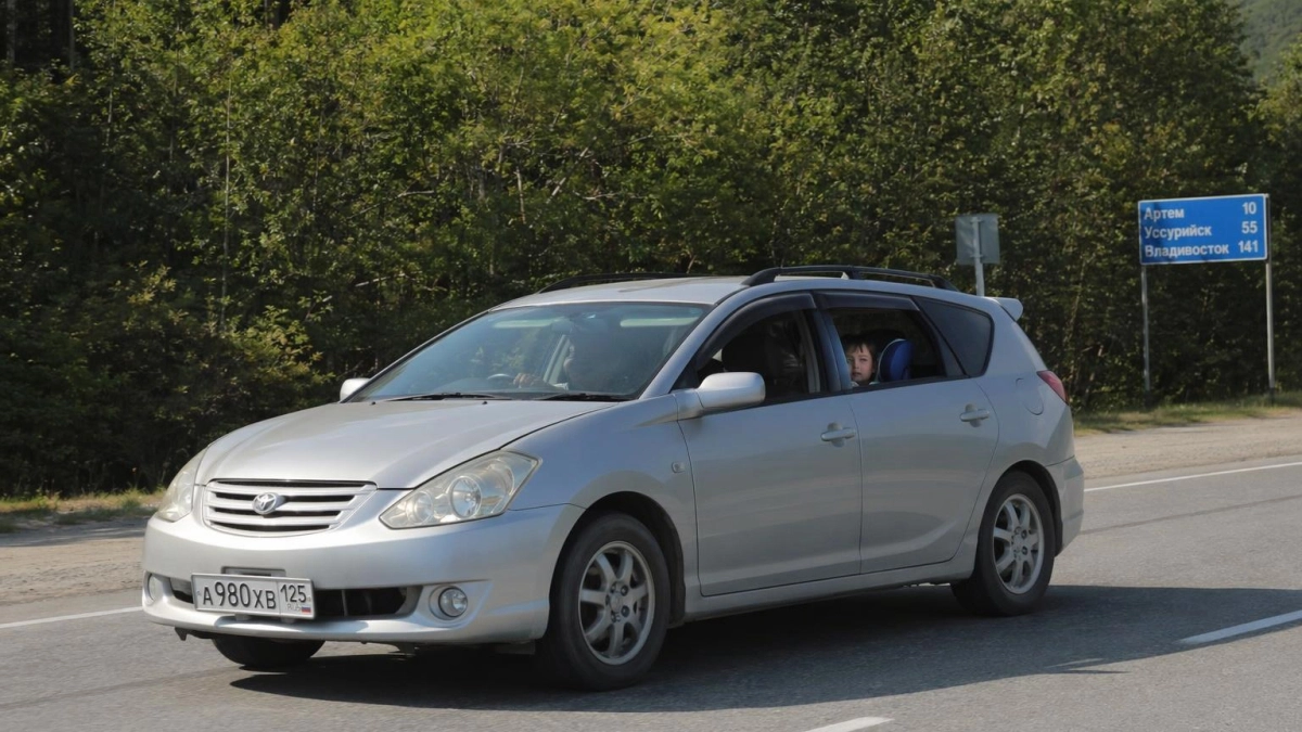 Детское кресло спасло 7-летнего мальчика в перевернувшейся Toyota в Приморье
