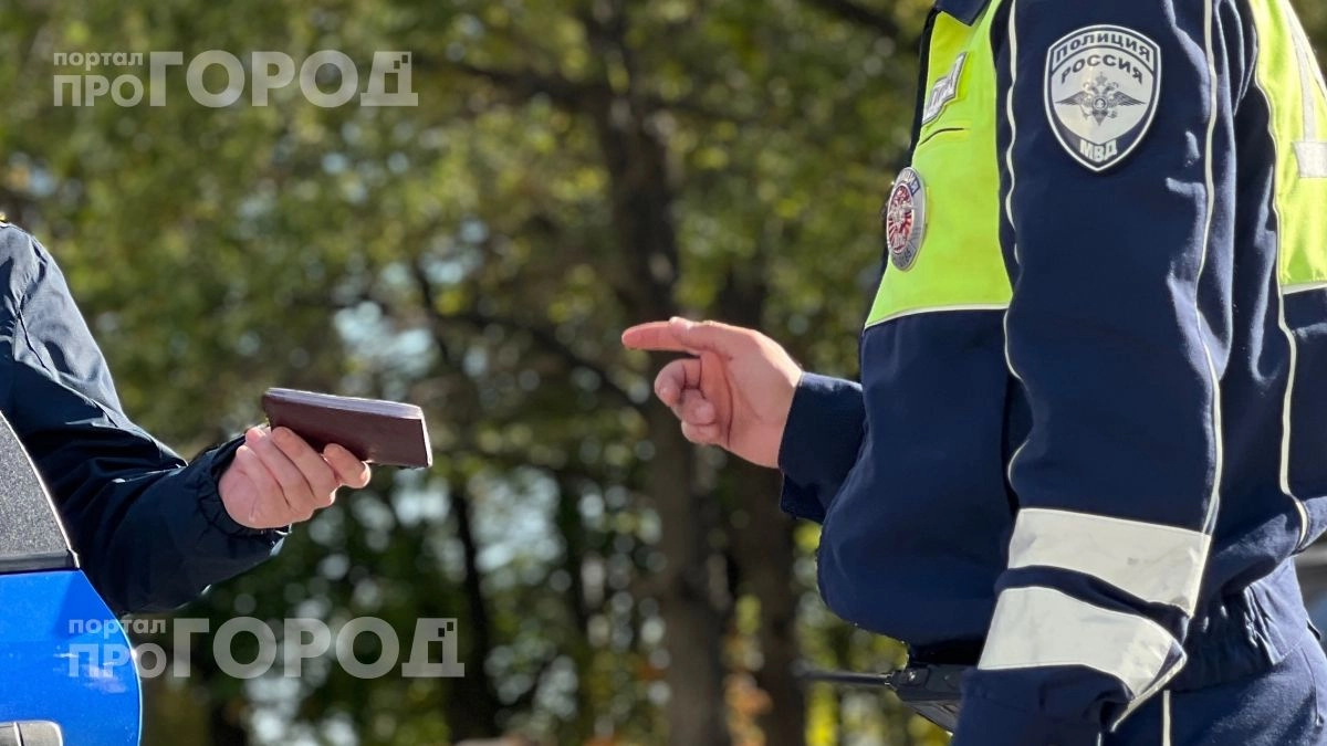 Лишние слова в общении с сотрудником ГАИ: семь ловушек инспектора, которые помогут сберечь ваши права и нервы