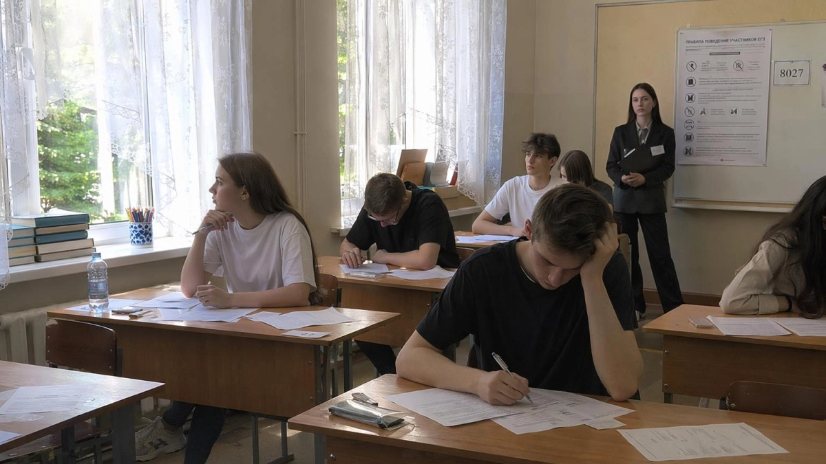 Во Владивостоке 3408 выпускников сдают ЕГЭ по математике