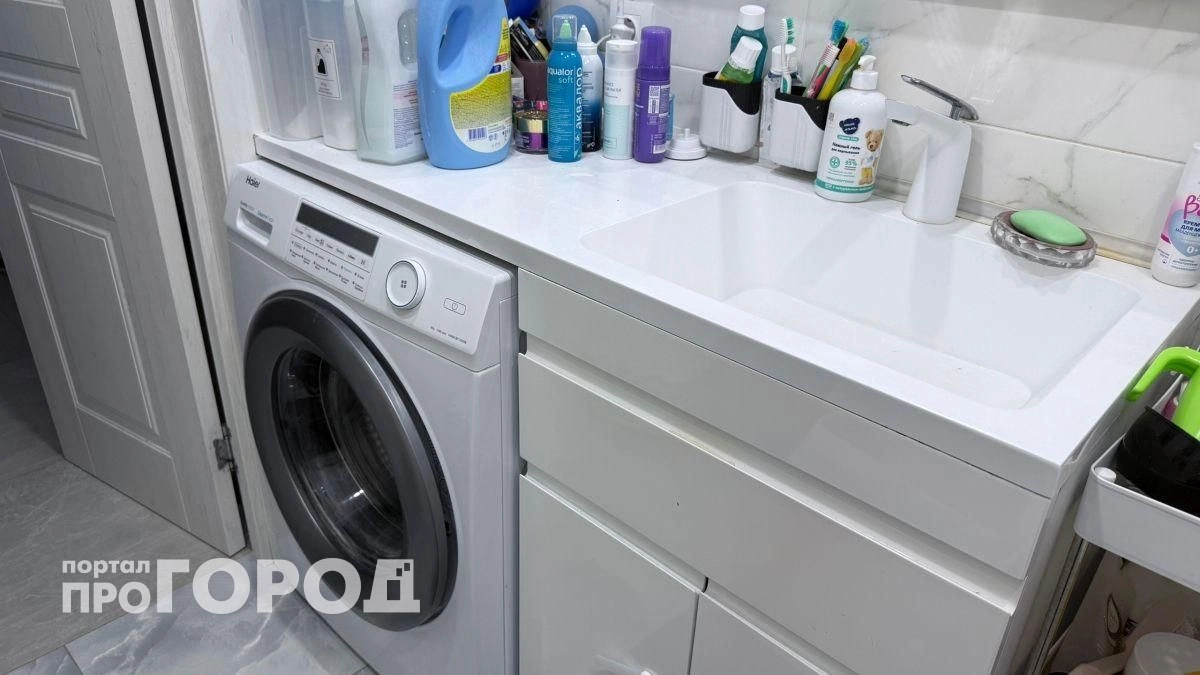 Забудьте про громоздкие тумбы в ванной: дизайнеры перешли на этот компактный вариант для чистоты и комфорта
