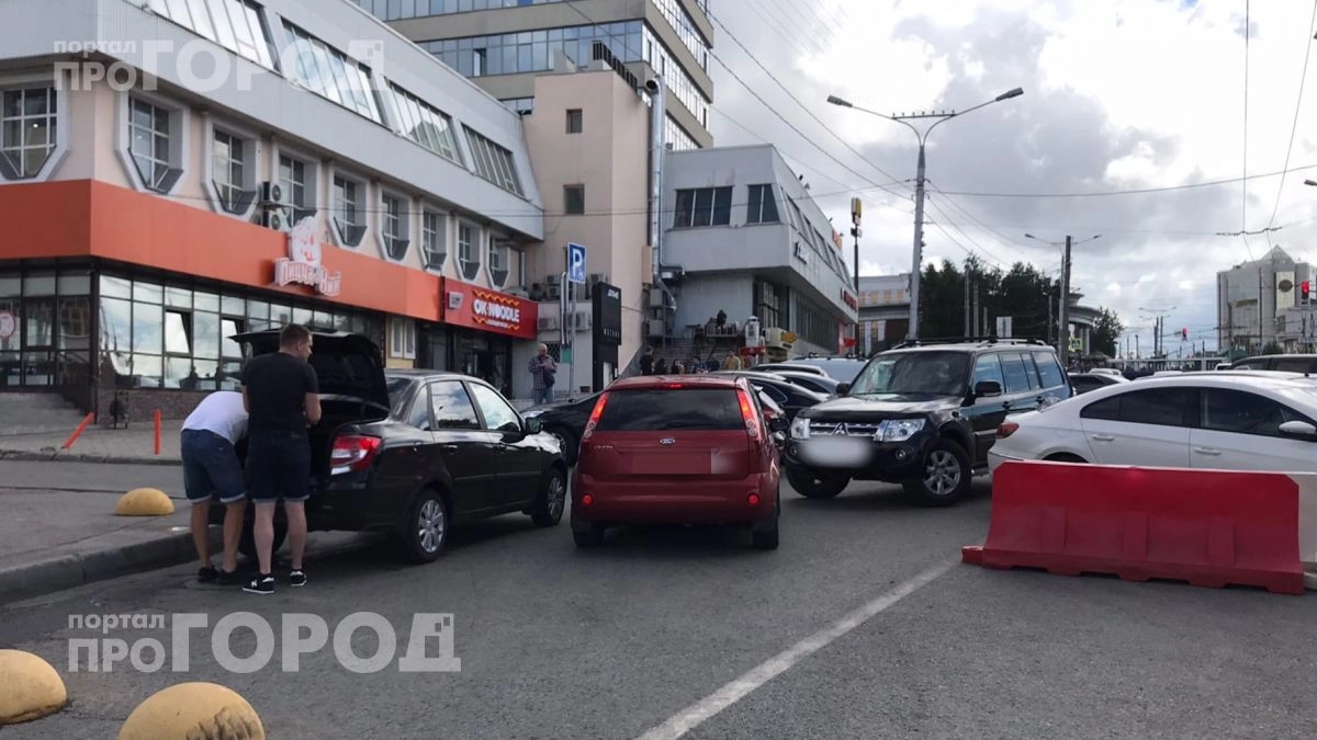 Мотор закипает в пробке: три простых действия помогут избежать дорогого ремонта и спасти ваш двигатель
