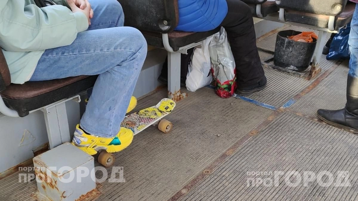 Всего 3 пшика на стельку избавят от запаха пота в любой обуви: делюсь простым способом на все лето